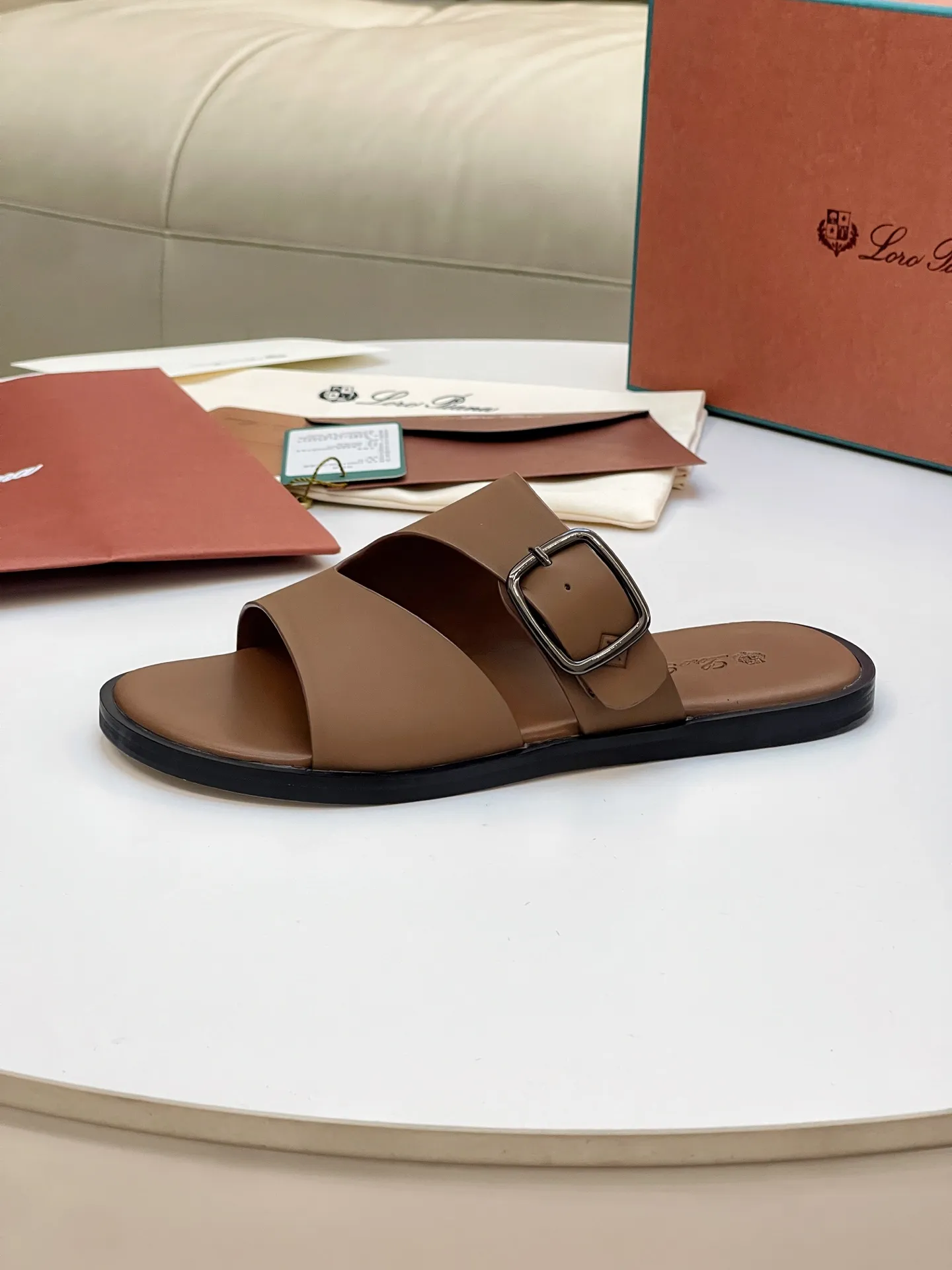 Men's shoes 💰420 Loro Piana, LP's popular spring and summer slippers are synchronized with the new counters, uppers are imported cowhide fabrics from Italy, high-quality splicing technology, soles: original soles specially provided by the original factory, exclusive molded soles are super comfortable, original factory orders, 🔍🔍high quality, you can go in and out of the counter at will, welcome to compare, code number 39-44 (order 38 45 46)
